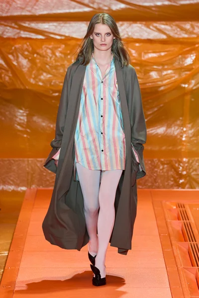 Look 11